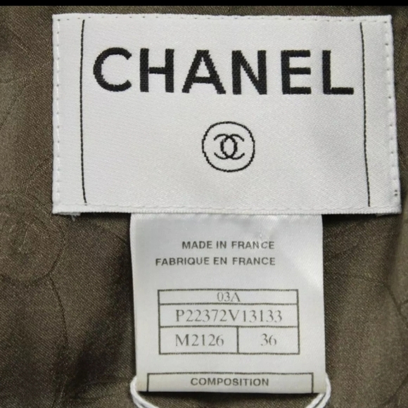 Authentic VINTAGE CHANEL WOOL SUIT - SIZE 36 🔥 - Picture 7 of 16